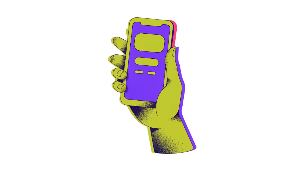 Mão segurando um celular com o site de uma empresa aberto na tela